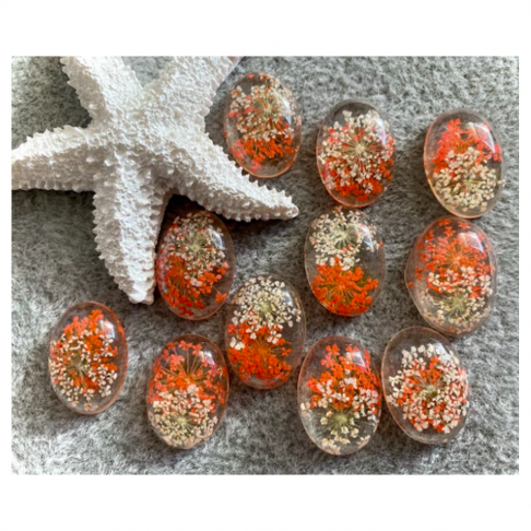 KAB-EP8188 Kabošonas akrilinis su gėlytėm, apie 25x18mm, 1 vnt.