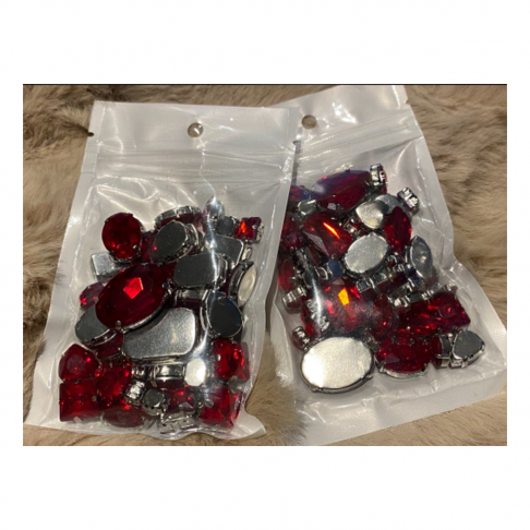 DT-K-933  Prisiuvamų, klijuojamų, kristalo-stiklo detalės, apie 50 vnt.(Foto), Raudonos.