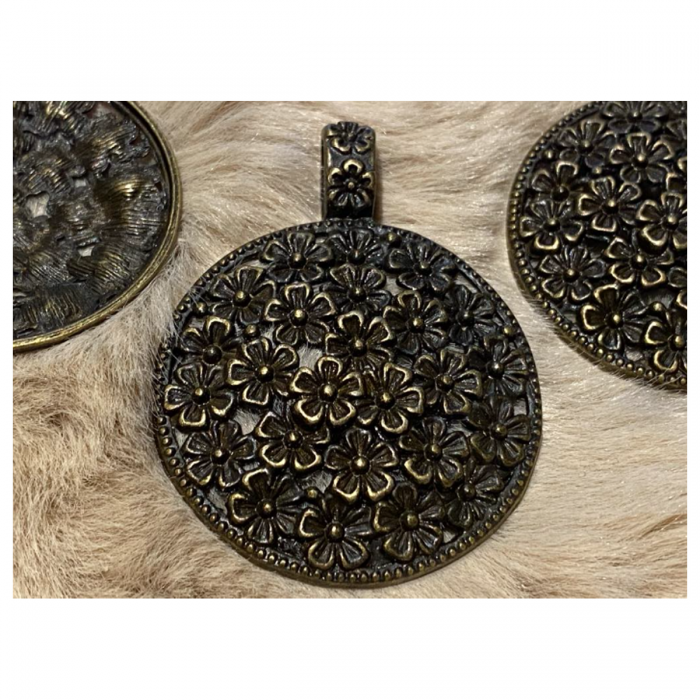 ZAL-P4233 Pakabukas, 45mm plius kilputė 12x10mm, send., žalvario sp., 1 vnt.