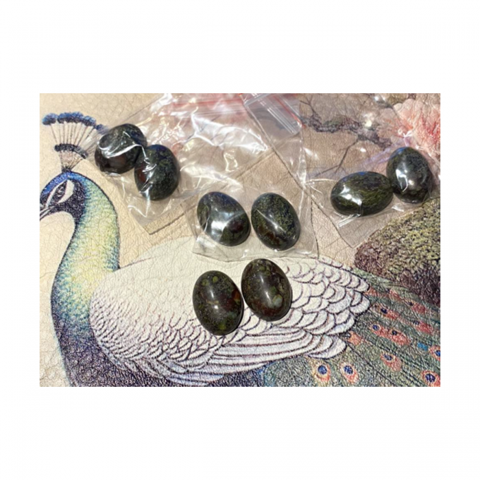 KAB-AK-18130  Jaspio-kraujo akmens kabašonai,18x13mm, 2 vnt.