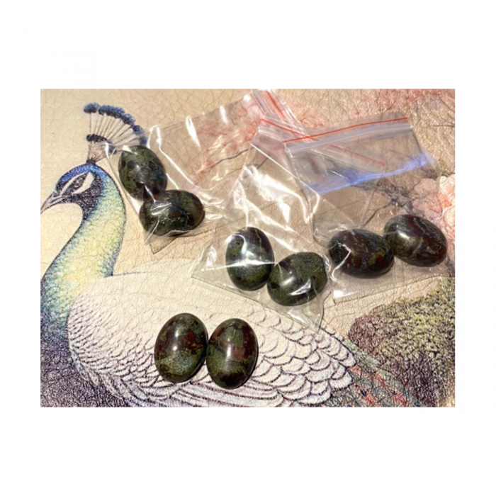 KAB-AK-18131  Jaspio-kraujo akmens kabašonai,18x13mm, 2 vnt.