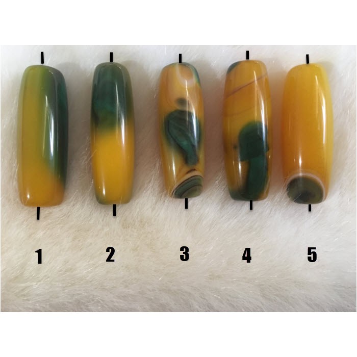 AK-KSA2 Agatas, karoliukas, didelis, apie 40x14mm, geltonai-žalias.NR2