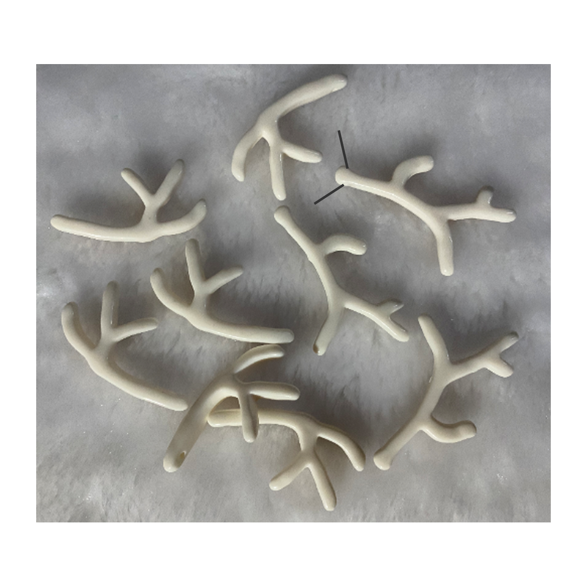 AKR-PK33468  Akrilinis pakabukas "Šakelė", apie 45x30mm/40x25mm, už 2 vnt.