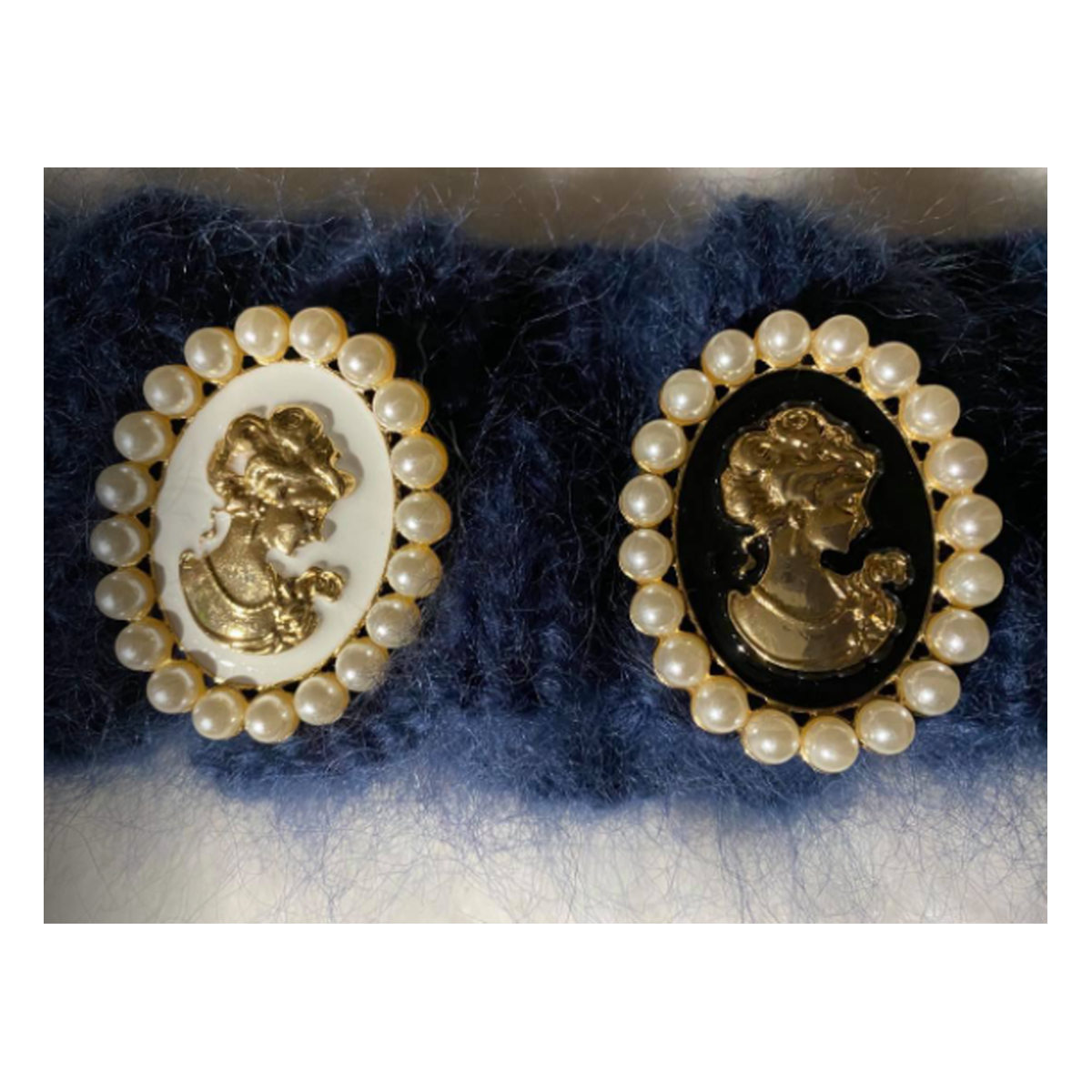 SG-KAM71 Sagė " Juoda Kamėja", dydis apie 5x4cm, 1vnt.