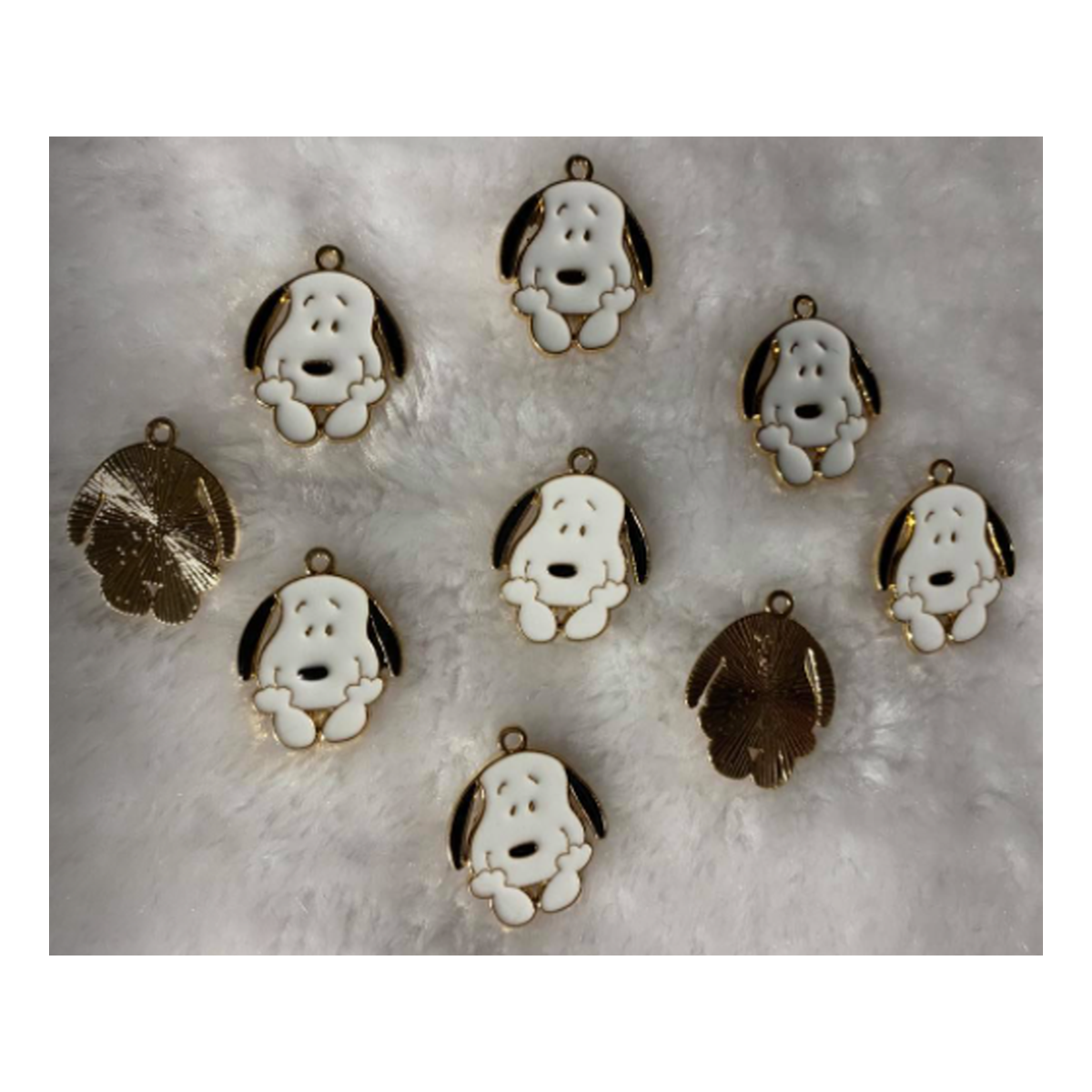 AUK-EM3322  Emaliuotas pakabukas, "Šuniukas", apie 24x22mm, 1 vnt.