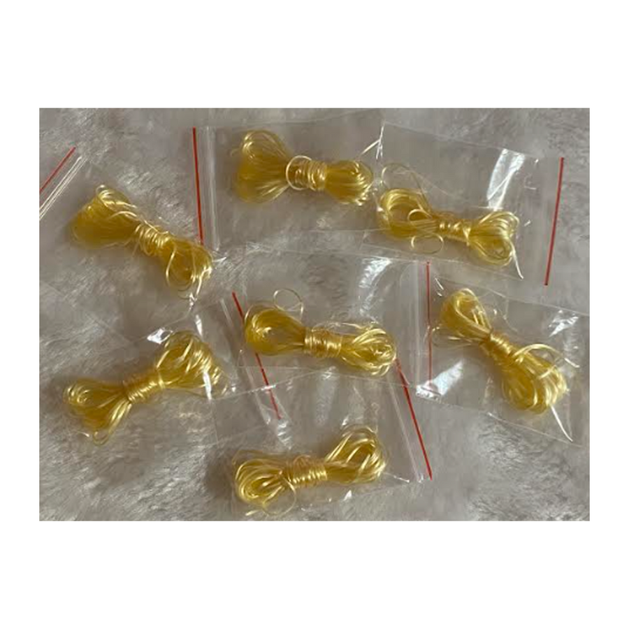 G-VS-0070  Gumytė vėriniams, apie 0.7mm, gelsvai-kreminė, apie 3 metrus.