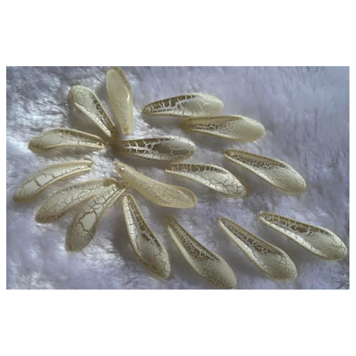 AKR-PK-35005 Akrilinis pakabukas-karoliukas, 35x10mm, 1vnt.,  KREMINIS