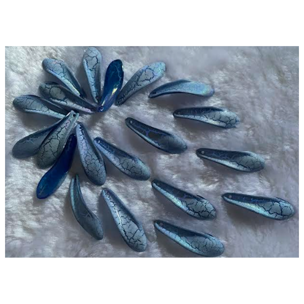 AKR-PK-35004 Akrilinis pakabukas-karoliukas, 35x10mm, 1vnt.,  MELSVAS