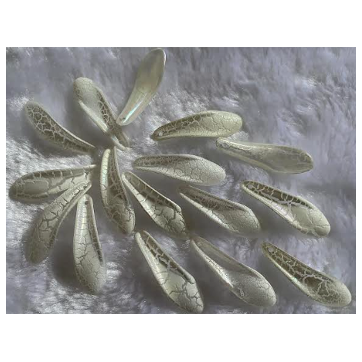 AKR-PK-35001 Akrilinis pakabukas-karoliukas, 35x10mm, 1vnt.,  BALTAI-KREMINIS