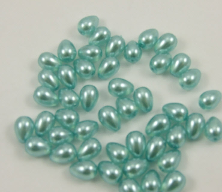 4-05564 11x8 mm, skaidriai melsva, lašelio formos