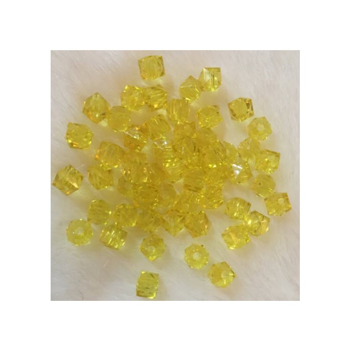 AK-KAR6  Akrilinis karoliukas, 8mm, daugiakampis, GELTONAS, 10 VNT.
