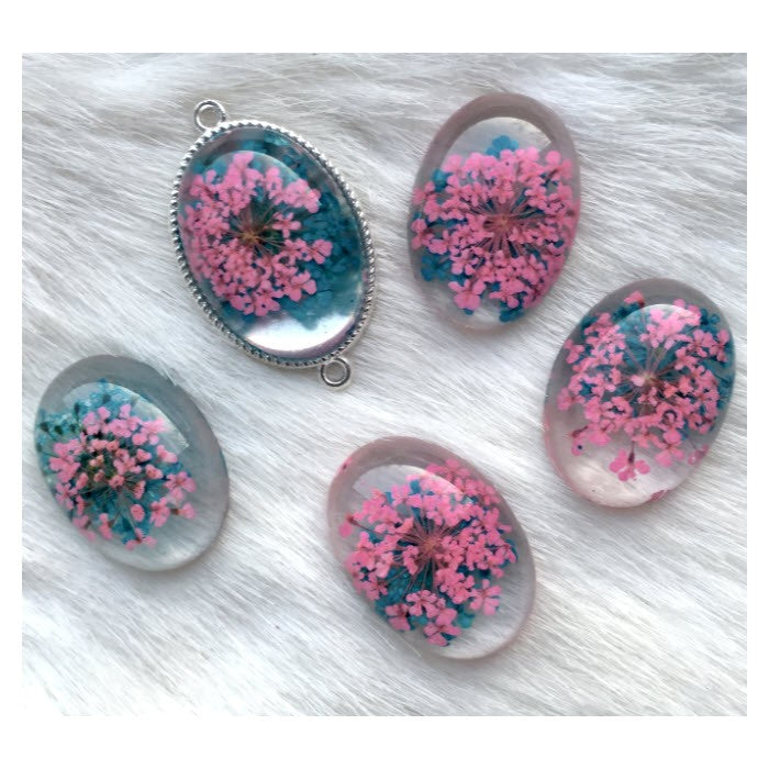 KAB-AK25188 Akriliniai kabošonai su gėlytė, apie 25x18mm, 2 vnt.